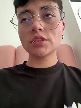 Ashley Chriss online show from 9, 2, 2025