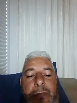 Snapshot of gordonunes chatting on 17, 5, 2026 gordonunes online show from 17, 5, 2026