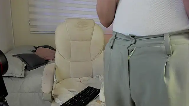 Catyloves online show from 19, 12, 2025