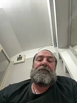 Snapshot of ros217 chatting on 8, 11, 2025 ros217 online show from 8, 11, 2025