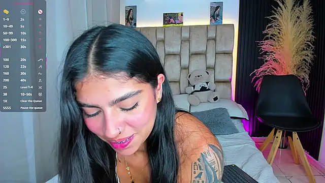 little sophie18 online show from 22, 4, 2026