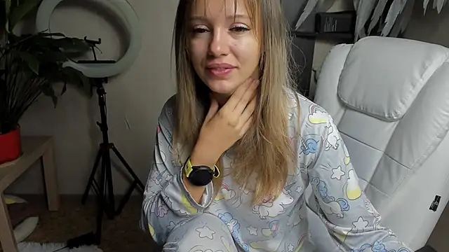 foxy blond online show from 18, 9, 2025