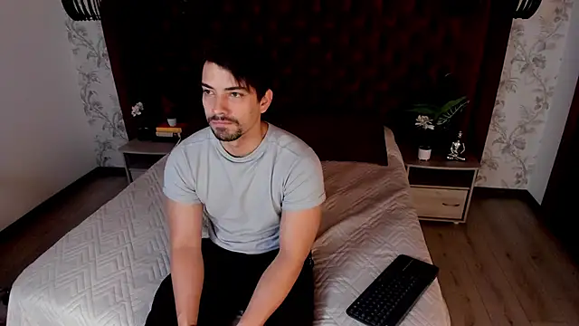 Snapshot of Ian_Daviz chatting on 8, 10, 2025 Ian Daviz online show from 8, 10, 2025