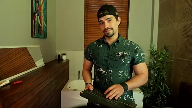 Snapshot of Ian_Daviz chatting on 15, 10, 2025 Ian Daviz online show from 15, 10, 2025