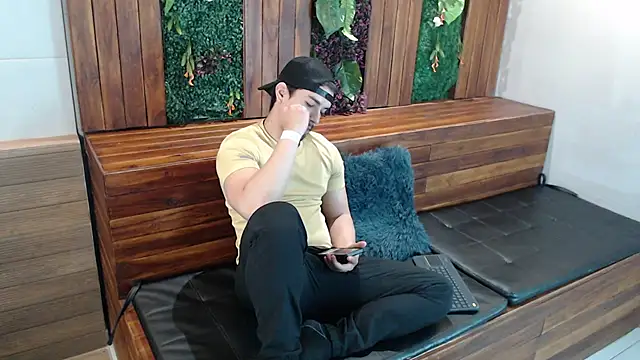 Snapshot of Ian_Daviz chatting on 22, 10, 2025 Ian Daviz online show from 22, 10, 2025