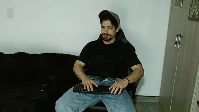 Snapshot of Ian_Daviz chatting on 3, 11, 2025 Ian Daviz online show from 3, 11, 2025