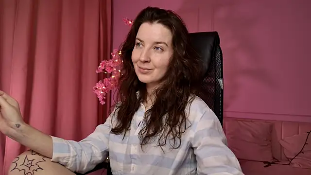 Snapshot of JackieByrd chatting on 12, 9, 2025 JackieByrd online show from 12, 9, 2025