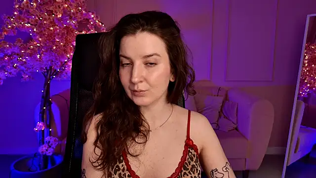 Snapshot of JackieByrd chatting on 12, 10, 2025 JackieByrd online show from 12, 10, 2025