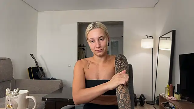 Snapshot of AnneBall chatting on 5, 12, 2025 AnneBall online show from 5, 12, 2025