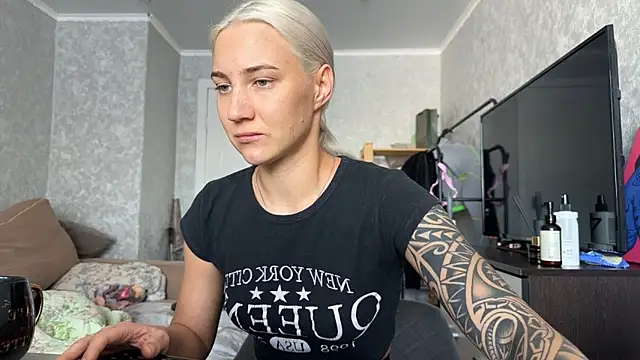 Snapshot of AnneBall chatting on 7, 3, 2026 AnneBall online show from 7, 3, 2026