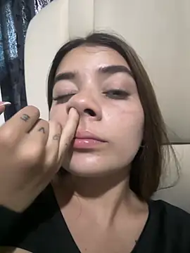 KittyKlum online show from 8, 4, 2026