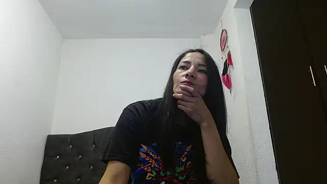 canela-hot34 online show from 23, 10, 2025