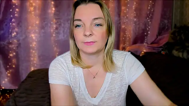 Snapshot of Regina__blue chatting on 14, 1, 2025 Regina blue online show from 14, 1, 2025