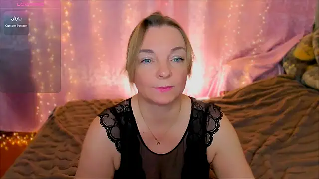 Snapshot of Regina__blue chatting on 1, 2, 2025 Regina blue online show from 1, 2, 2025