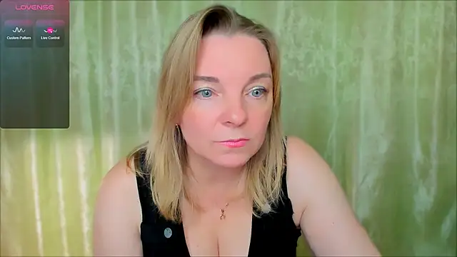 Snapshot of Regina__blue chatting on 11, 2, 2025 Regina blue online show from 11, 2, 2025