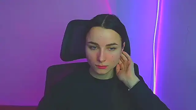 Eva Janee online show from 17, 1, 2025