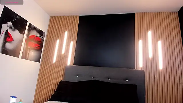 EvaaLovia1 online show from 7, 3, 2026