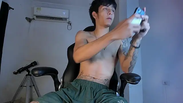 Snapshot of Snakebutterfly chatting on 19, 9, 2025 Snakebutterfly online show from 19, 9, 2025