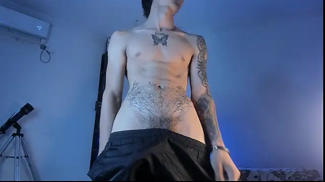 Snapshot of Snakebutterfly chatting on 28, 10, 2025 Snakebutterfly online show from 28, 10, 2025