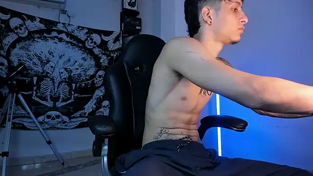 Snapshot of Snakebutterfly chatting on 16, 12, 2025 Snakebutterfly online show from 16, 12, 2025