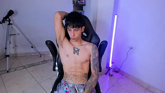 Snapshot of Snakebutterfly chatting on 7, 1, 2026 Snakebutterfly online show from 7, 1, 2026