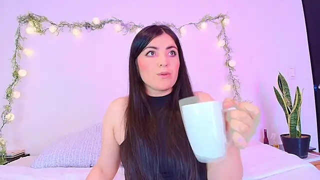 Amara vega online show from 7, 4, 2026