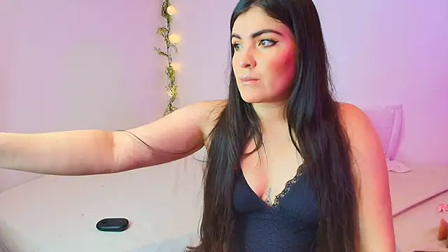 Amara vega online show from 21, 4, 2026