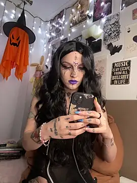 MoonAgnes online show from 20, 4, 2026