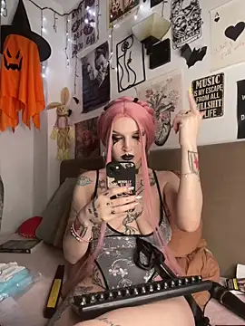 MoonAgnes online show from 22, 4, 2026