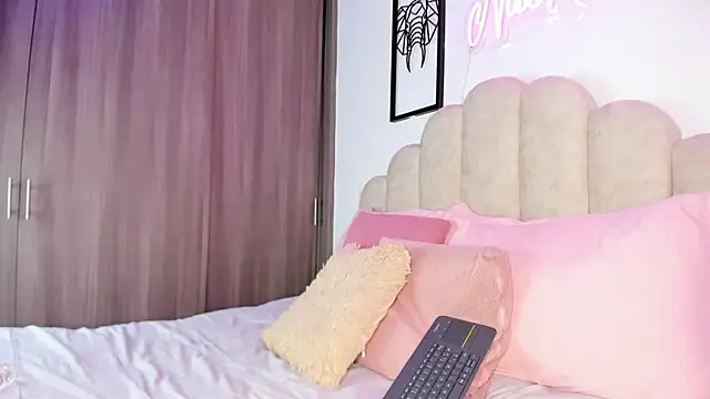NaomiAsha online show from 28, 7, 2026