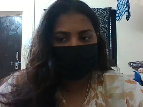 Hotmilfxox online show from 18, 5, 2026