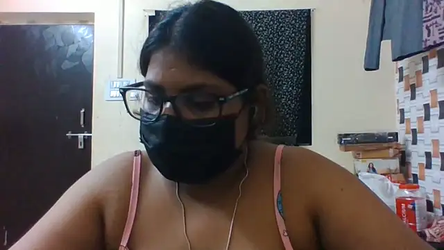 Hotmilfxox online show from 3, 6, 2026