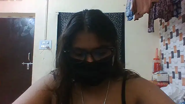 Hotmilfxox online show from 17, 6, 2026