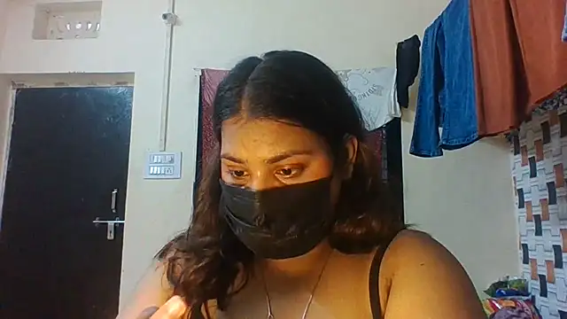 Hotmilfxox online show from 3, 7, 2026