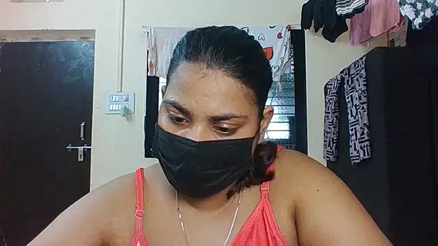 Hotmilfxox online show from 18, 7, 2026