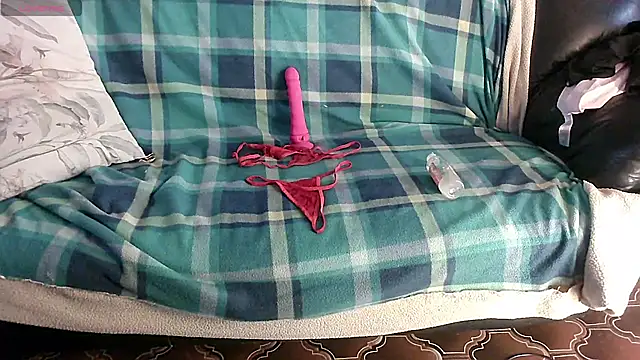 LauraMonolo online show from 22, 4, 2026