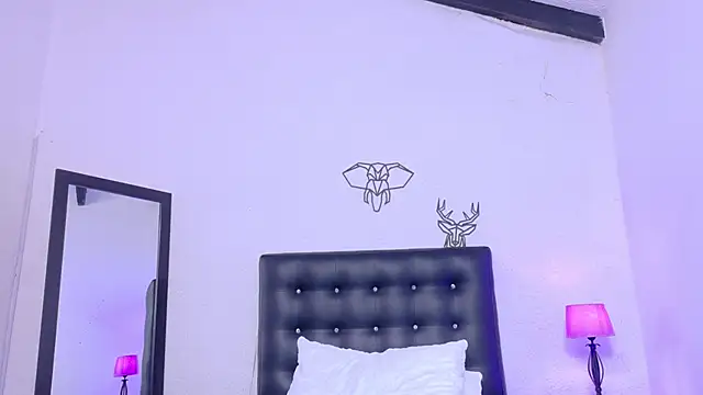 Skinny hottie18 online show from 22, 2, 2025