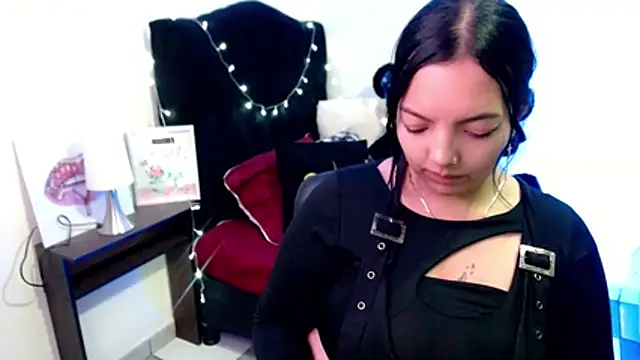loren tits24 online show from 27, 6, 2026