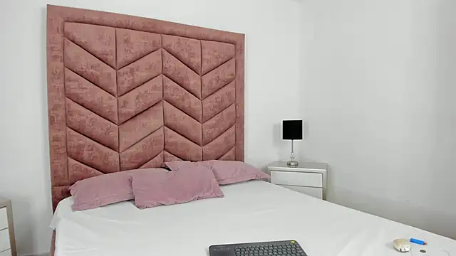 AnnyCherry  online show from 17, 4, 2026