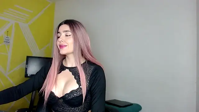 Snapshot of Nikolle_Rouss chatting on 24, 12, 2024 Nikolle Rouss online show from 24, 12, 2024