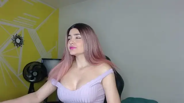 Snapshot of Nikolle_Rouss chatting on 21, 3, 2025 Nikolle Rouss online show from 21, 3, 2025