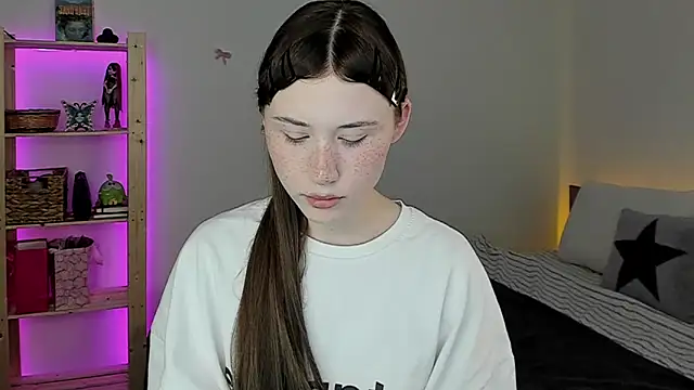 Stella Sunny online show from 28, 4, 2026