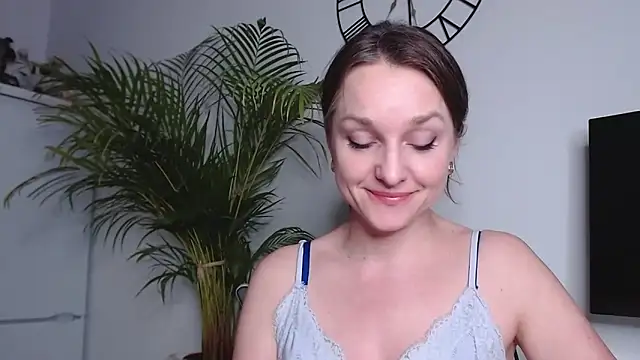 Snapshot of AliciaDesire chatting on 12, 2, 2025 AliciaDesire online show from 12, 2, 2025