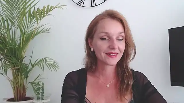 Snapshot of AliciaDesire chatting on 9, 9, 2025 AliciaDesire online show from 9, 9, 2025