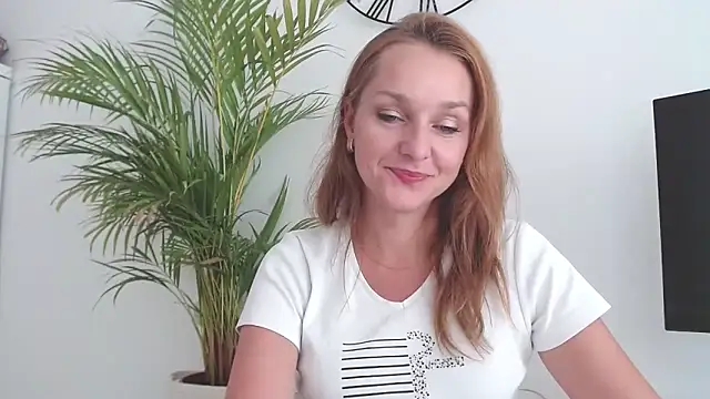 Snapshot of AliciaDesire chatting on 20, 10, 2025 AliciaDesire online show from 20, 10, 2025