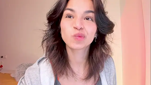 Snapshot of Adriennesexxx chatting on 9, 3, 2025 Adriennesexxx online show from 9, 3, 2025