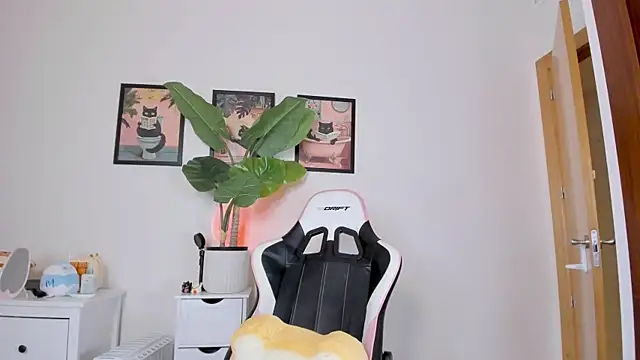 Adriennesexxx online show from 8, 2, 2026