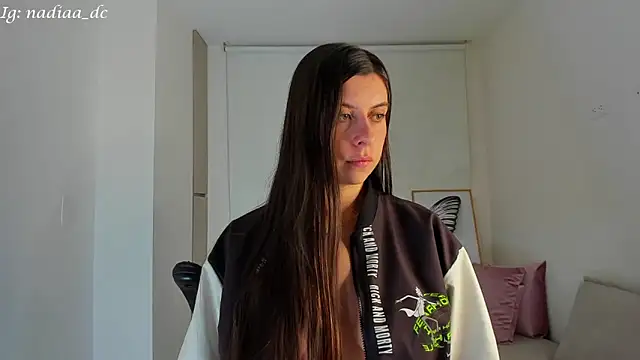 Nadiaa  online show from 22, 1, 2025