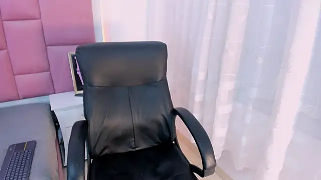 Snapshot of StormiHills chatting on 3, 3, 2025 StormiHills online show from 3, 3, 2025