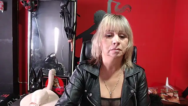 KLOE PIELL online show from 15, 9, 2025